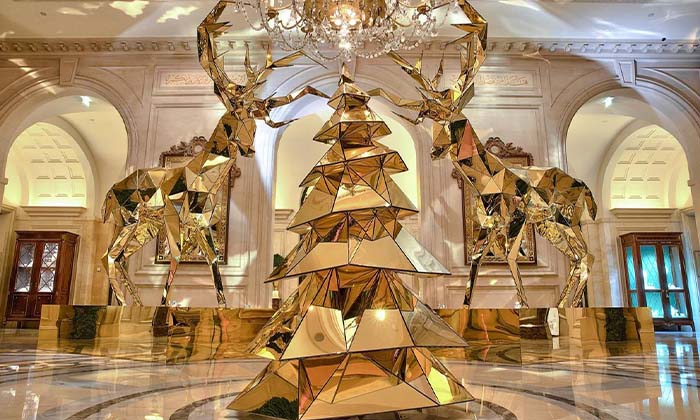 Christmas Sculptures For Commercial Spaces: Ideas for Hotels, Shopping Malls, and Holiday Displays